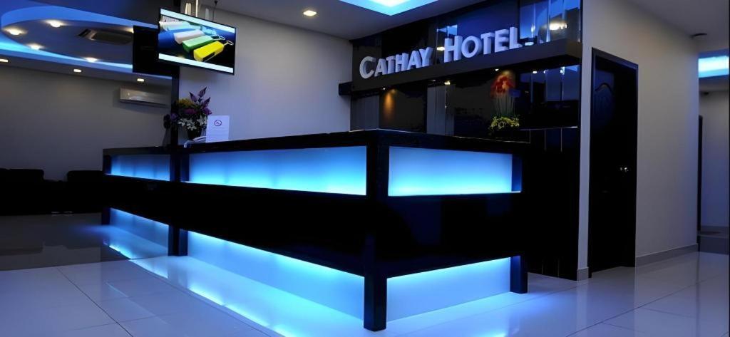 Cathay Hotel Кота-Кинабалу Экстерьер фото
